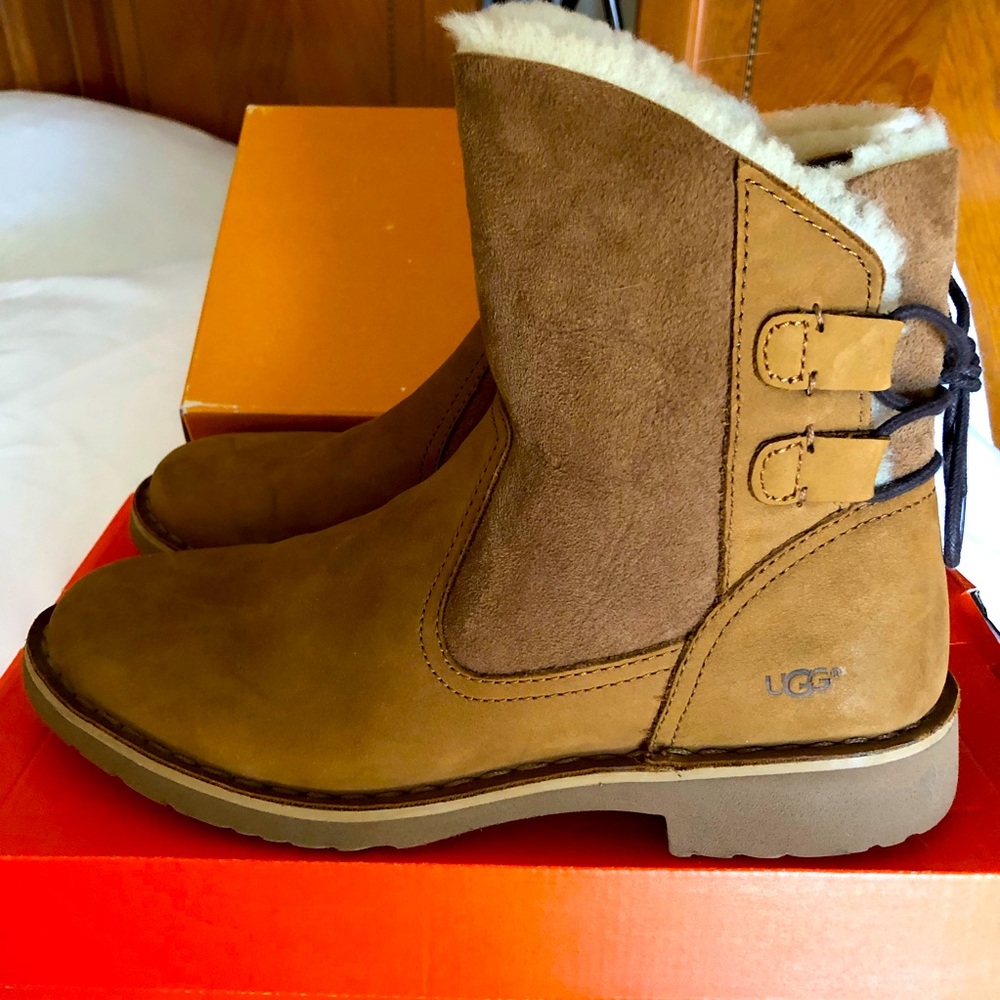 WOMEN SIZE 8 UGG BOOTS